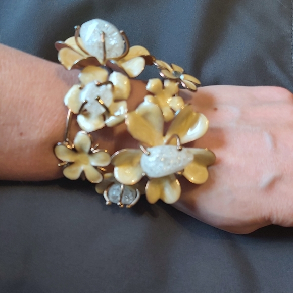 Beautiful Statement Bracelet - Picture 4 of 5